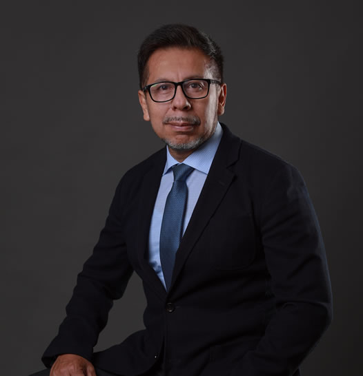 Abogado general Collins Salvador